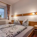 Gaestehaus Eder شقة Tröpolach